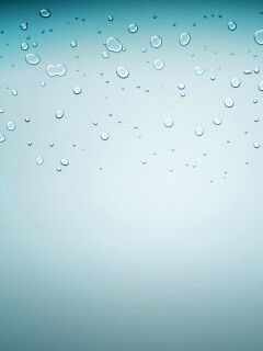 Капли на светлом фоне обои