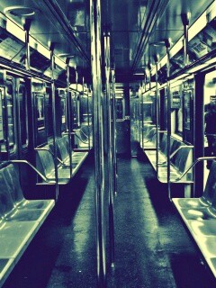 Пустой вагон метро обои