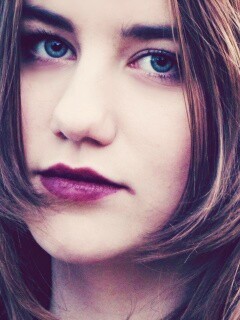 Взгляд голубоглазой девушки обои