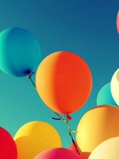 Разноцветные воздушные шарики обои