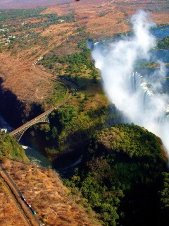 Живописный водопад обои