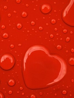 Капли на красном фоне обои