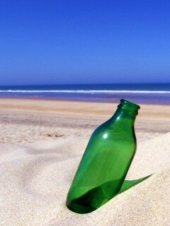 Бутылка на пляже обои