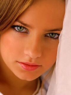 Красивая молодая девушка обои