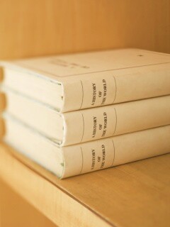 Книги на полке обои