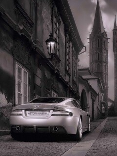 Aston Martin в старинном городе обои