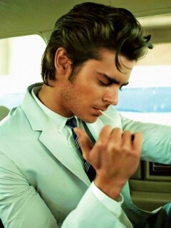 Мужчина прикуривает в машине обои