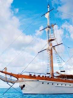 Белый парусник обои