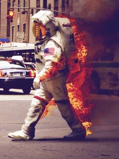 Астронавт в огне обои