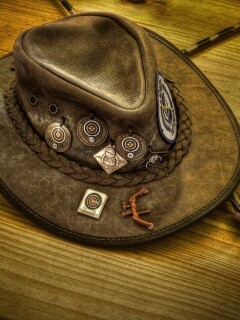 Шляпа и стрелы обои