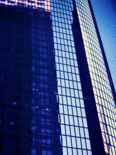 Стеклянная стена небоскреба обои