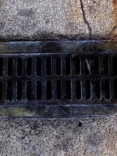 Канализационная решетка обои