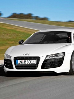 Белый Audi на повороте обои