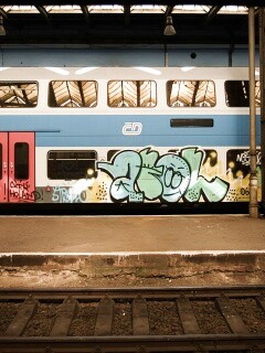 Изрисованный вагон метро обои