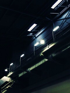 Платформа ночью обои