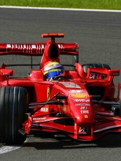 Болид Формула 1 на повороте обои