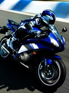 Мотоциклист на трассе обои