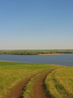 Дорога спускается к воде обои