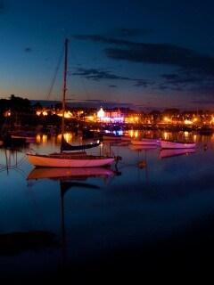 Лодки на вечерней воде обои