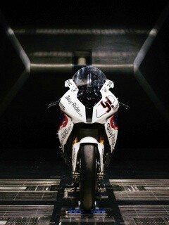 Мотоцикл на тестовом стенде обои