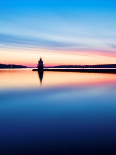 Маяк и его отражение обои