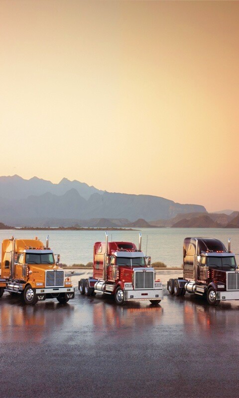 Тягачи на фоне озера обои