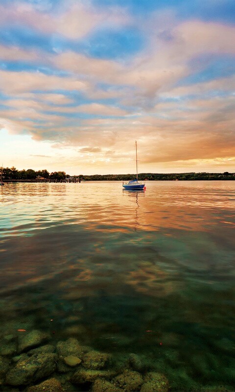 Яхта на озере обои