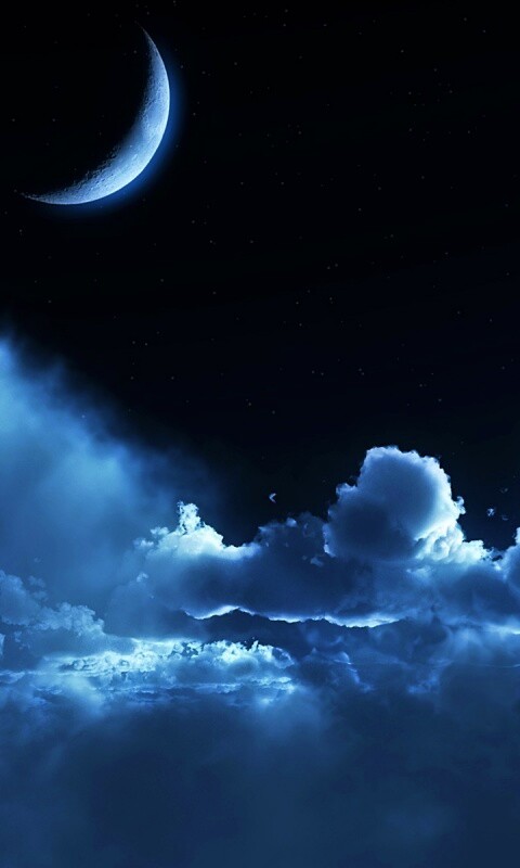 Облака и луна в ночном небе обои