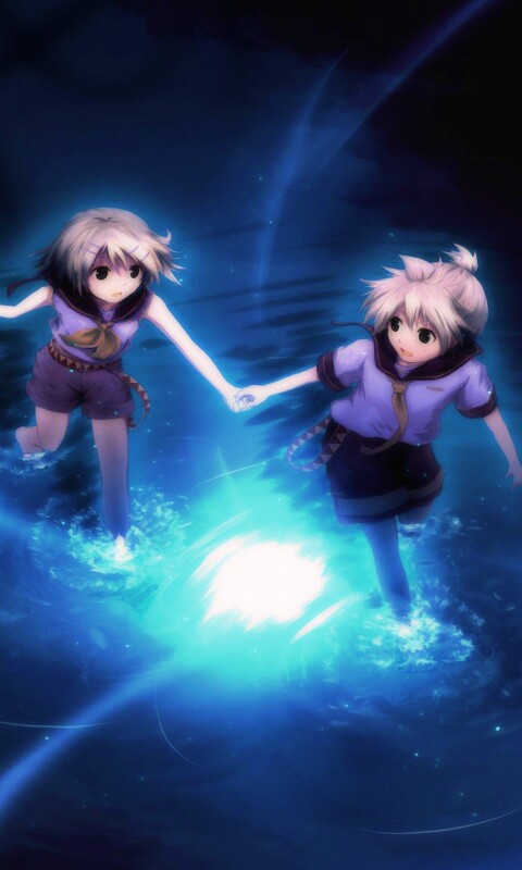 Девочки бегут по воде обои