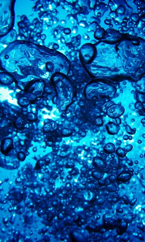 Тёмные пузыри в воде обои