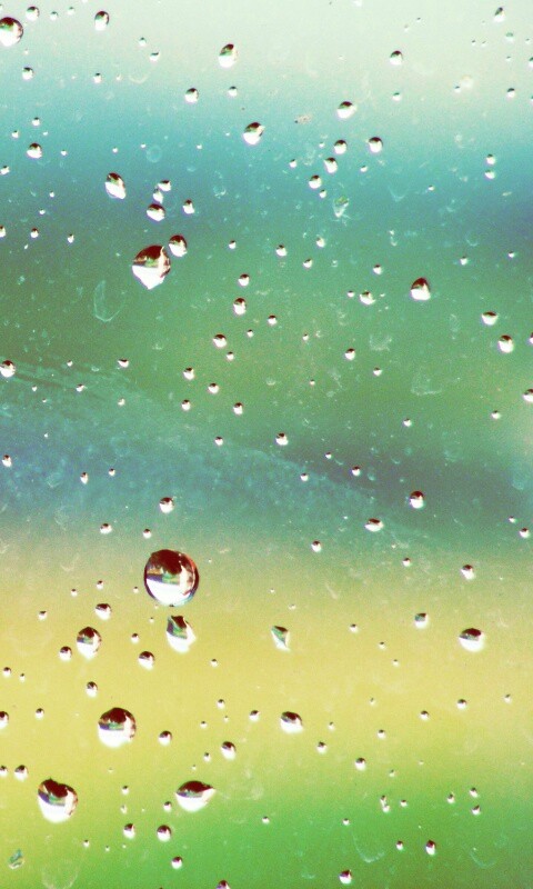 Капли на грязном стекле обои