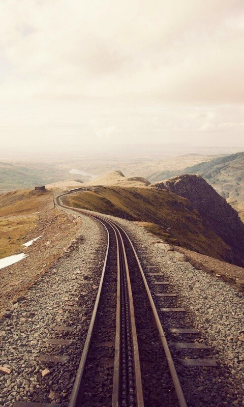 Рельсы уходящие вдаль обои