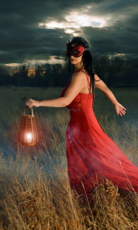 Девушка со свечей обои