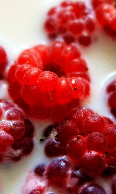 Малина в молоке обои