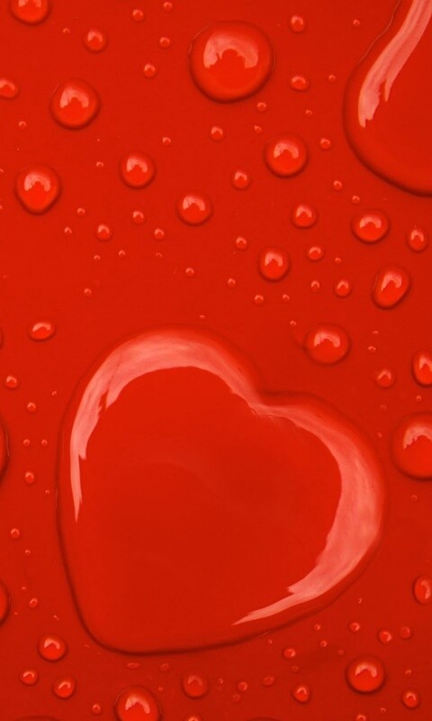 Капли на красном фоне обои