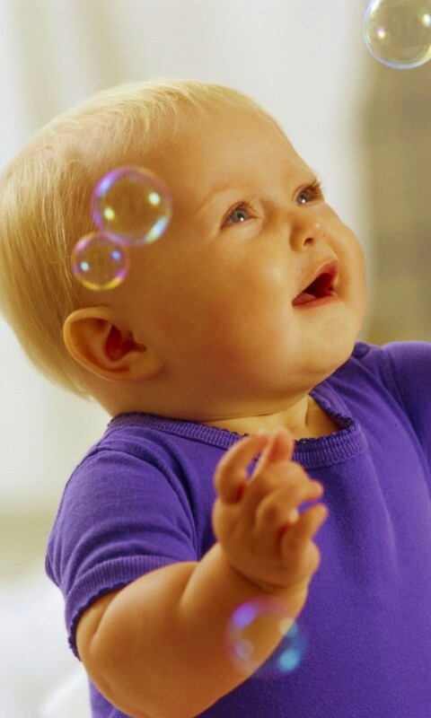 Игра с мыльными пузырями обои