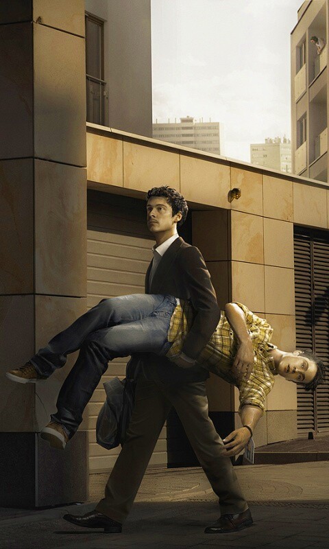 Мужчина с куклой обои