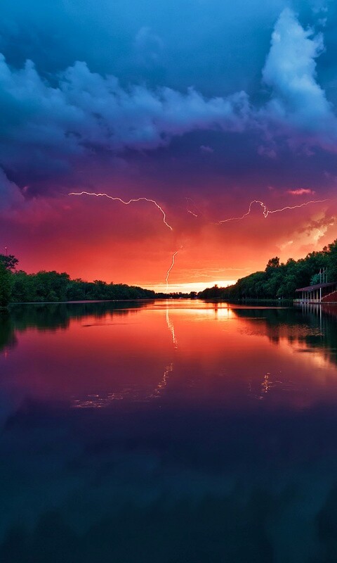 Молнии на фоне заката, стандартные обои mac обои