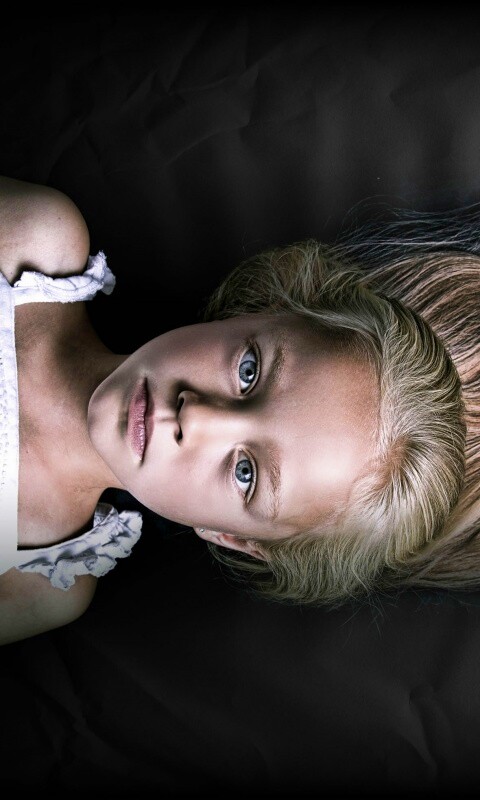 Маленькая девочка обои