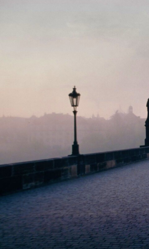 Мост с скульптурами обои