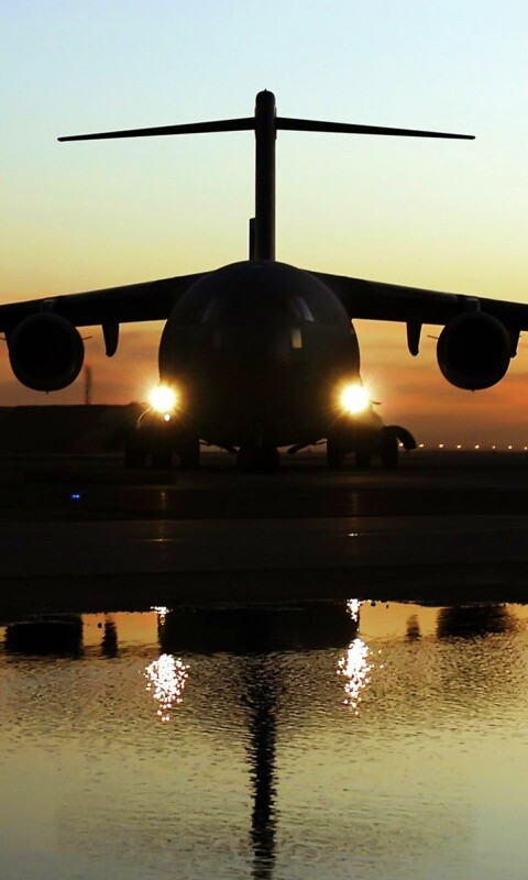 Самолет на взлетной полосе обои