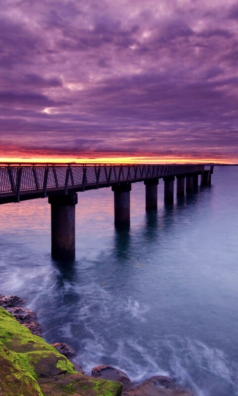 Уходящий в даль причал обои