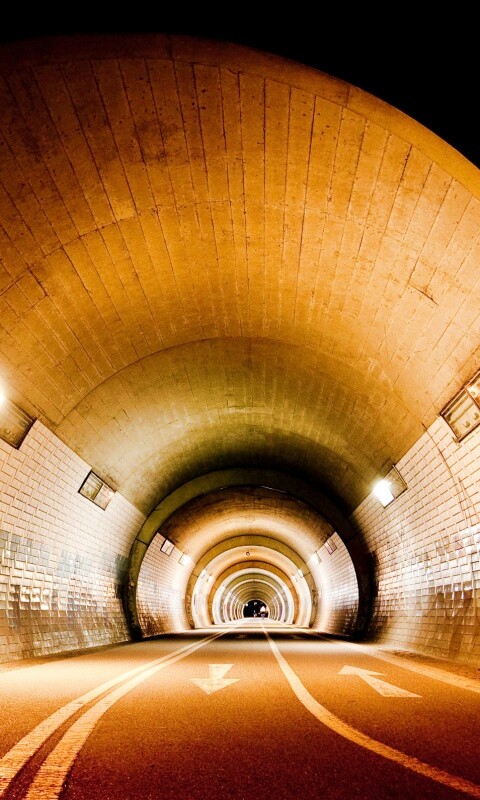 Тоннель и граффити на стенах обои