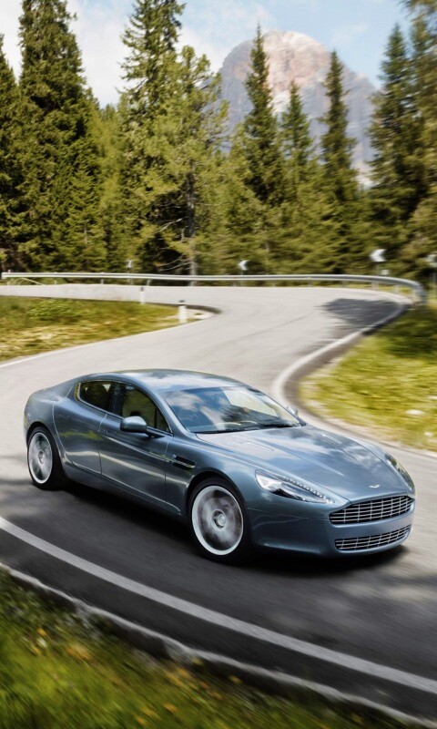 Астон мартин на лесной дороге обои