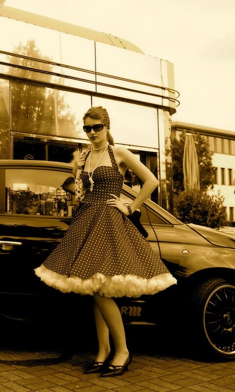 Fiat 500 и девушка обои