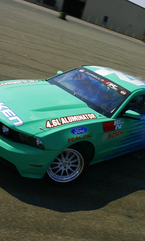 Мустанг дрифтует обои