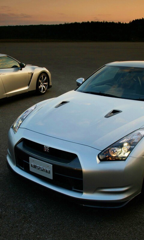 Nissan с двух ракурсов обои