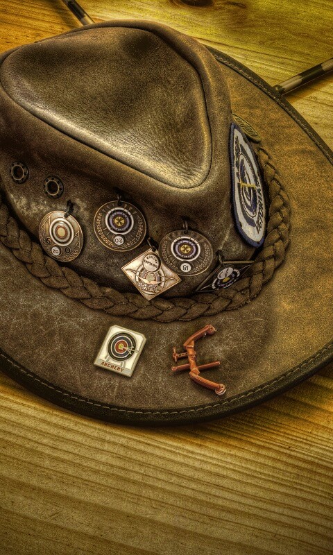 Шляпа и стрелы обои