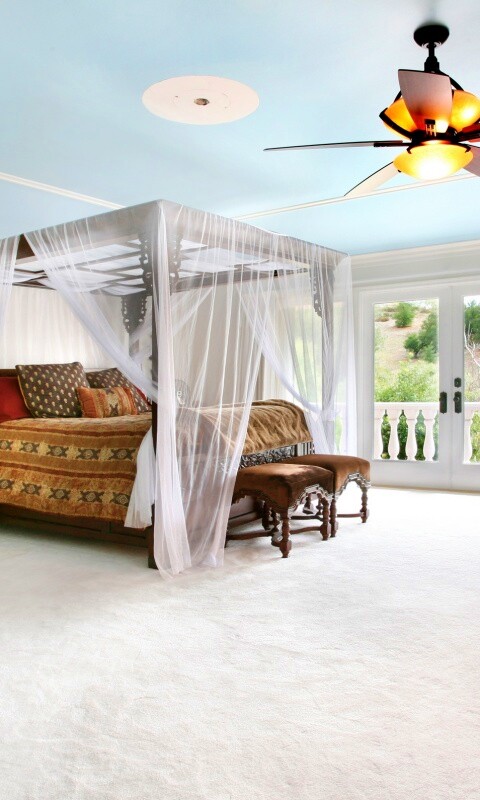 Светлая спальня обои