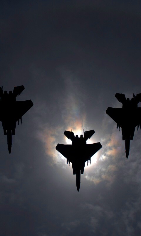 Ряд истрибителей на фоне солнца обои